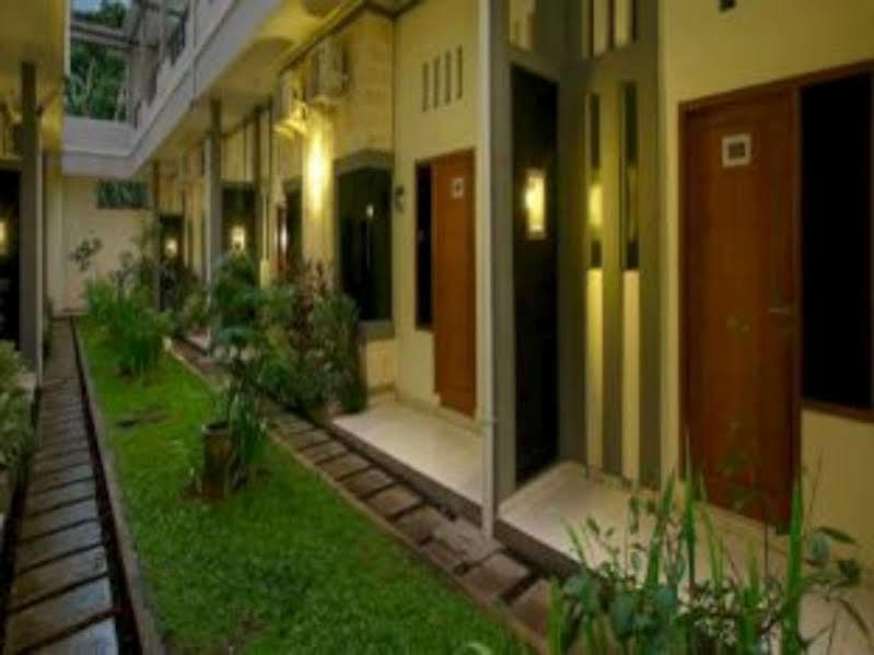 Super Oyo 91495 Hotel Indah Residence Denpasar Dış mekan fotoğraf