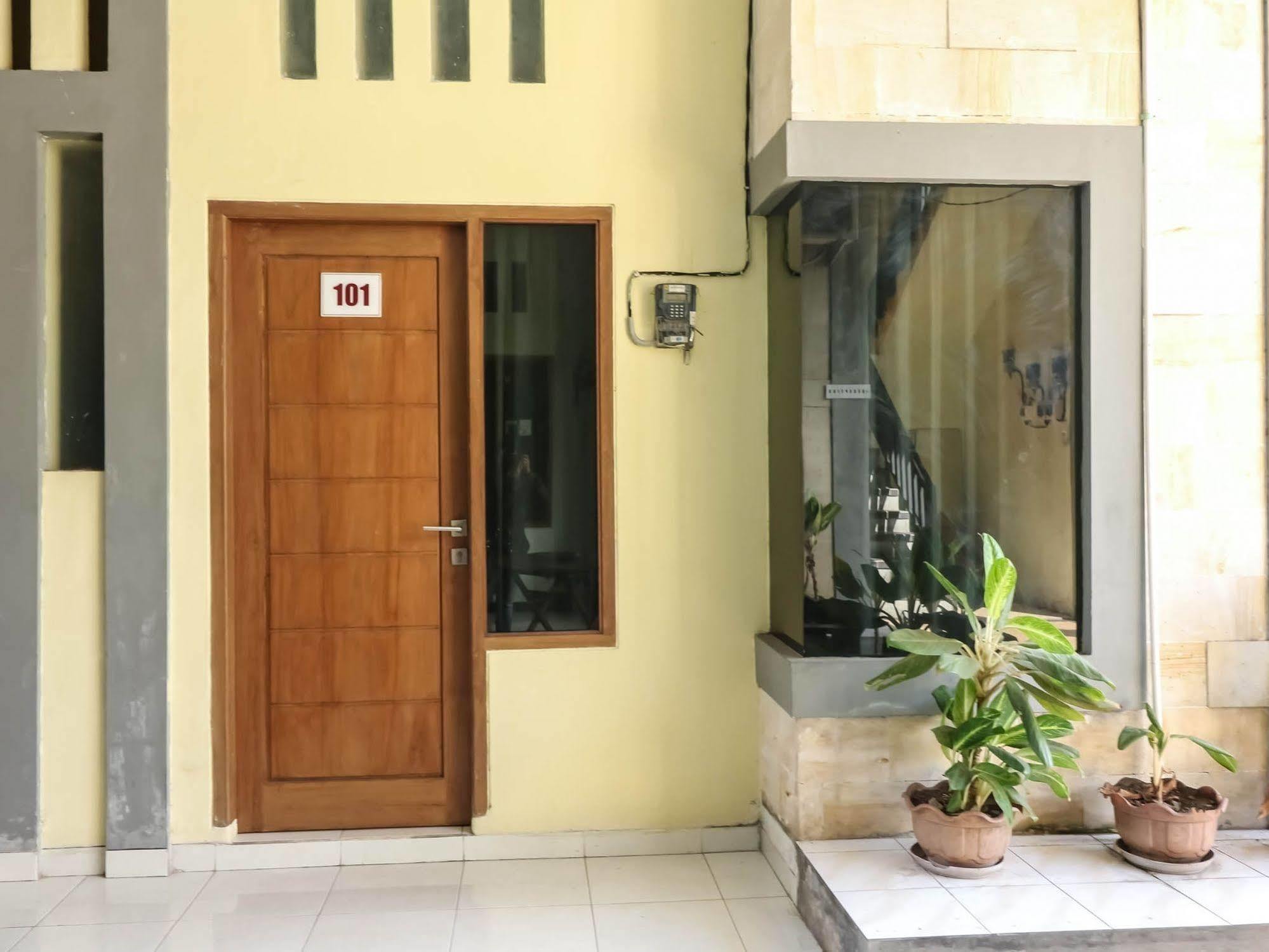 Super Oyo 91495 Hotel Indah Residence Denpasar Dış mekan fotoğraf