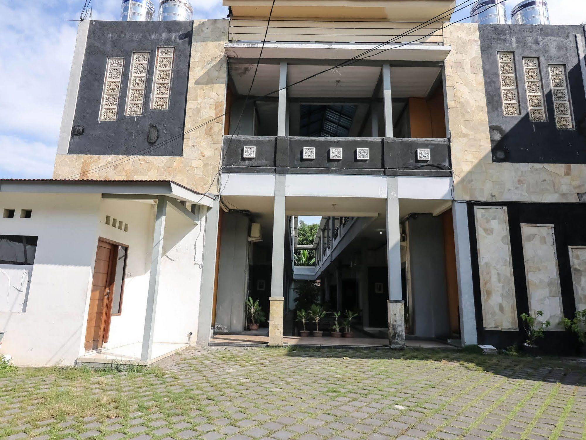 Super Oyo 91495 Hotel Indah Residence Denpasar Dış mekan fotoğraf