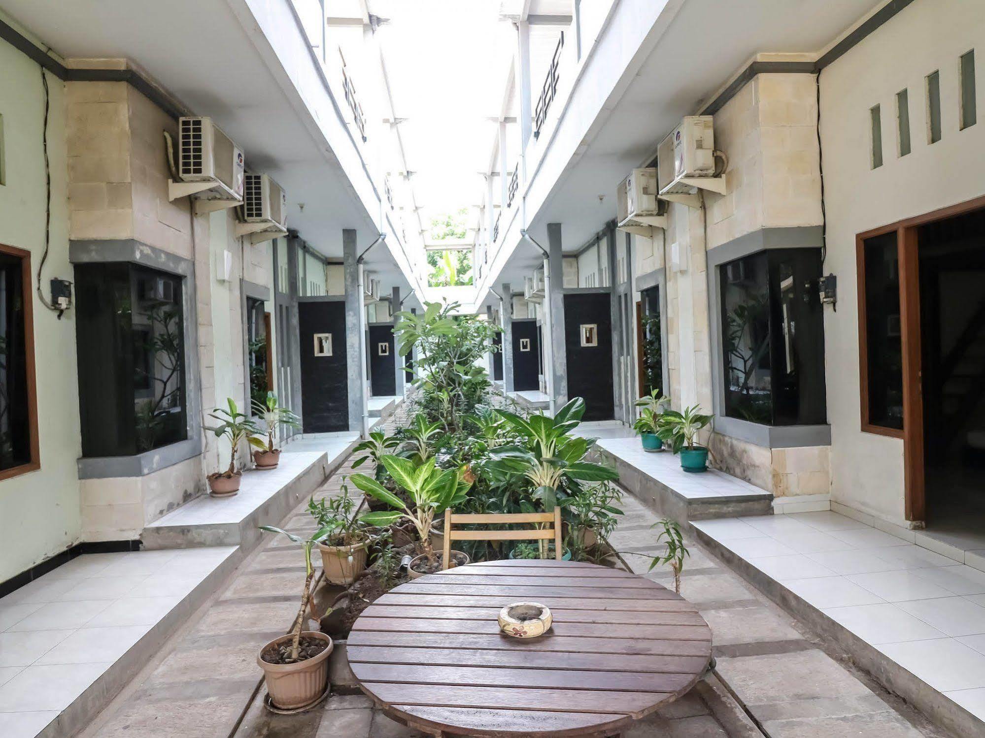 Super Oyo 91495 Hotel Indah Residence Denpasar Dış mekan fotoğraf